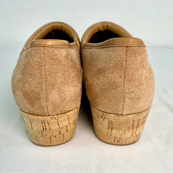 Corky’s Tan Suede Clogs Women’s Size 9 EUC - Picture 6 of 13